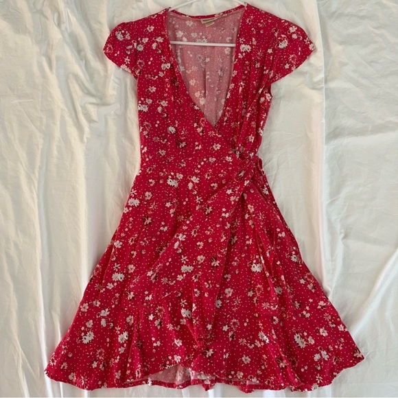 Raspberry floral wrap dress - Picture 1 of 2